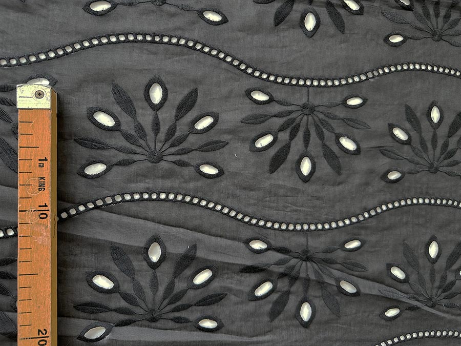 03 COLLEZIONECOCKTAIL RICAMI FNC.650 COTONE 03 COLLEZIONECOCKTAIL RICAMI FNC.650 COTONE